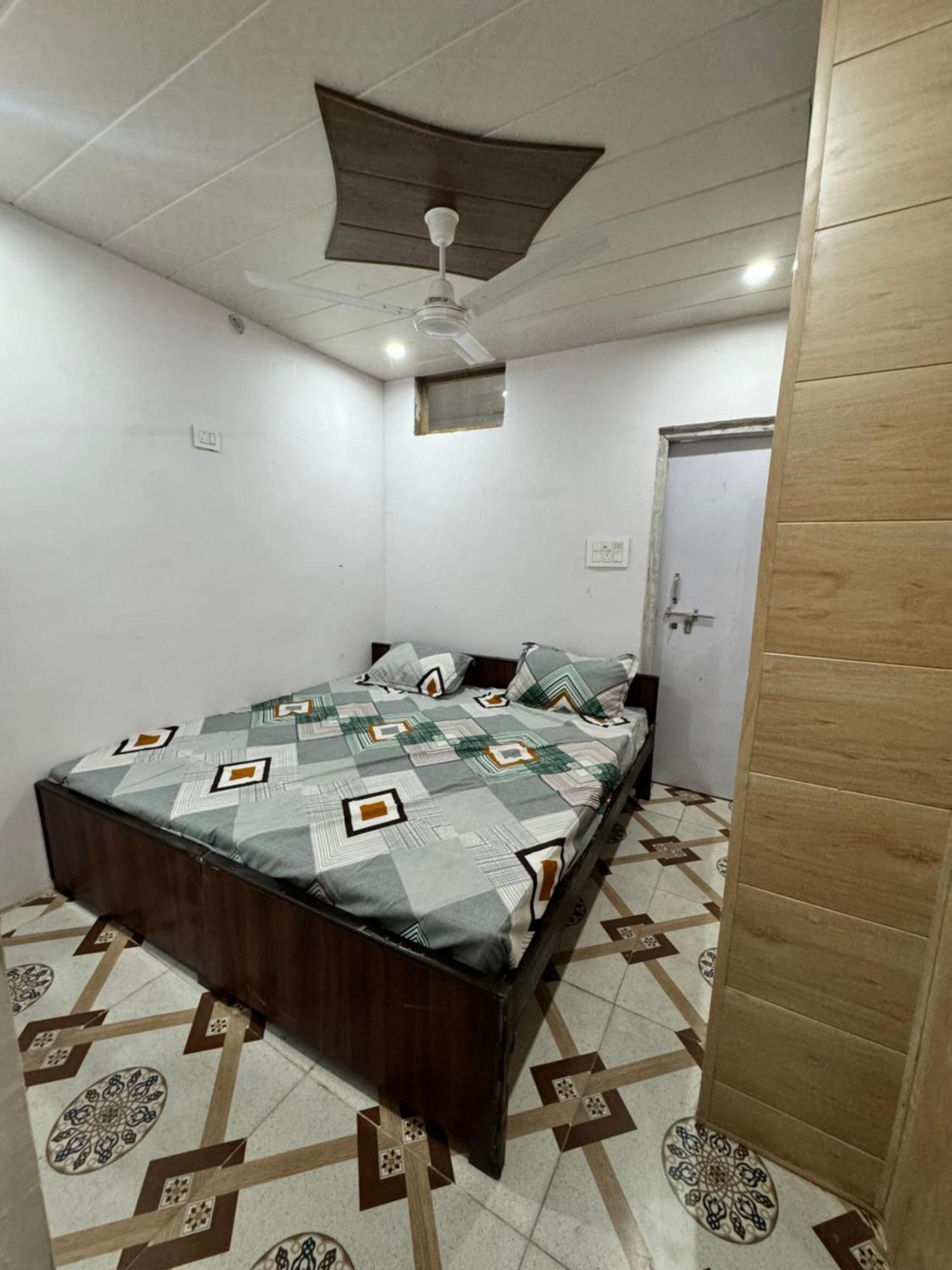 Pakhi Residency 호텔 Vrindāvan 외부 사진