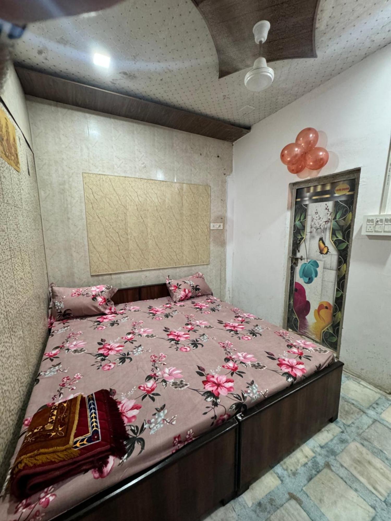 Pakhi Residency 호텔 Vrindāvan 외부 사진